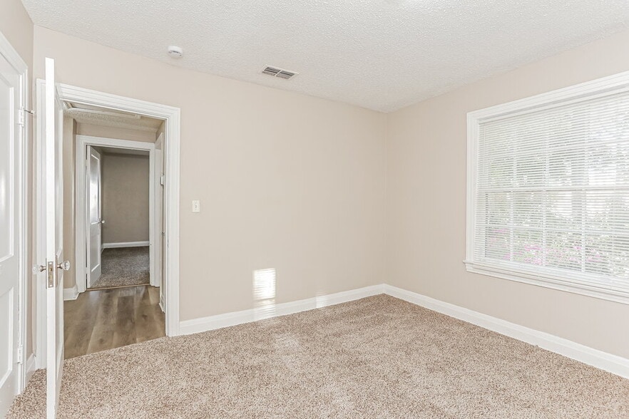 Building Photo - 6514 N Pearl St