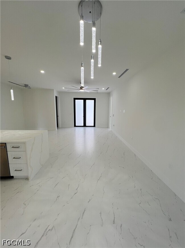 Building Photo - 2657 2nd Ave SE