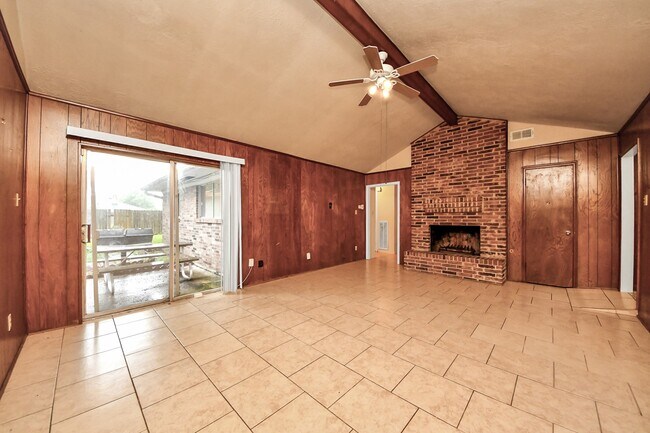 Building Photo - 9126 Willow Meadow Dr