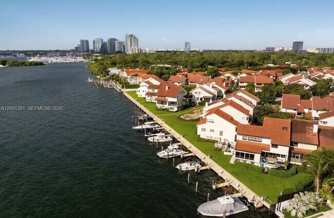 Building Photo - 2000 S Bayshore Dr