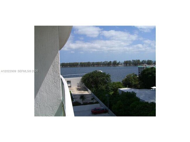 Building Photo - 2101 Brickell Ave