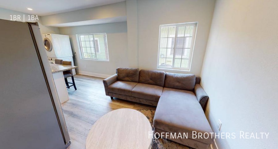 Building Photo - 1334 S Catalina St