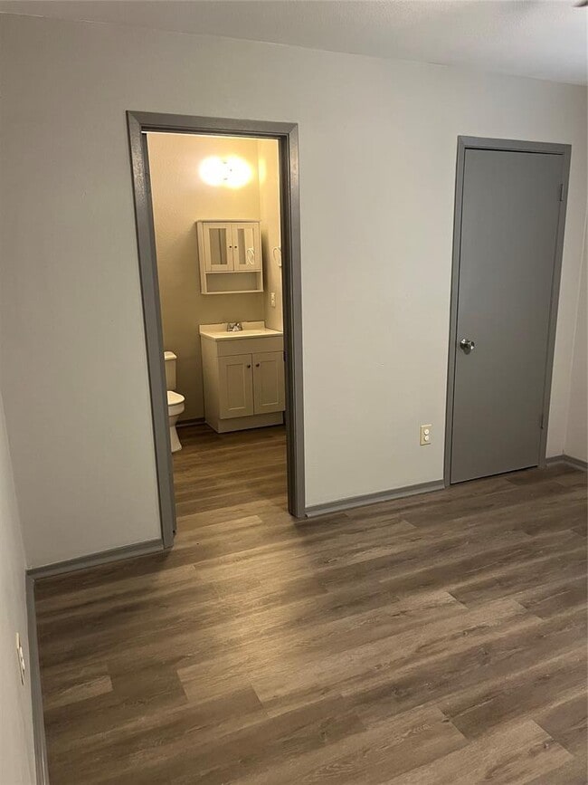 Building Photo - 705 Guadalimar St