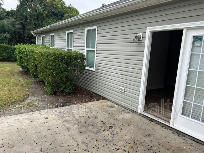 Building Photo - 4904 Maple Ave