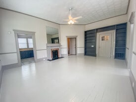 Building Photo - 1012 Love Ave