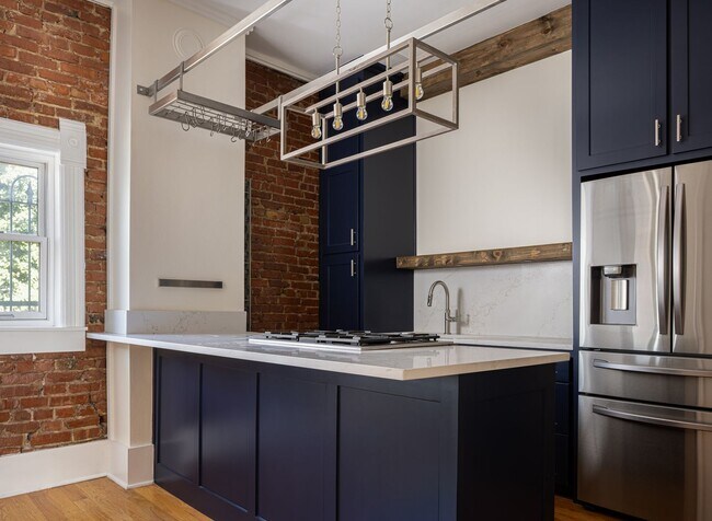Building Photo - Stunning Union Hill Brownstone with Modern...