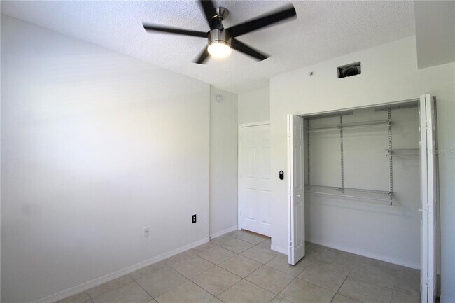 Building Photo - 5721 Bentgrass Dr