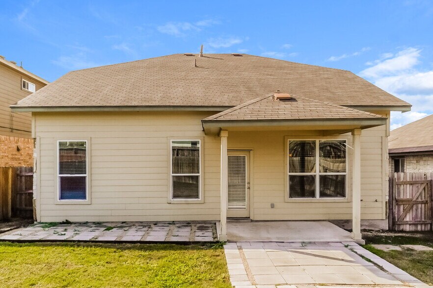 Building Photo - 252 Oak Creek Way