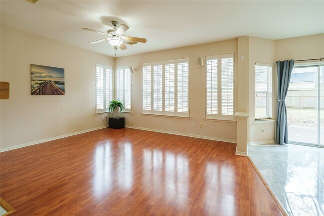 Building Photo - 2 Mystic Glade Ct