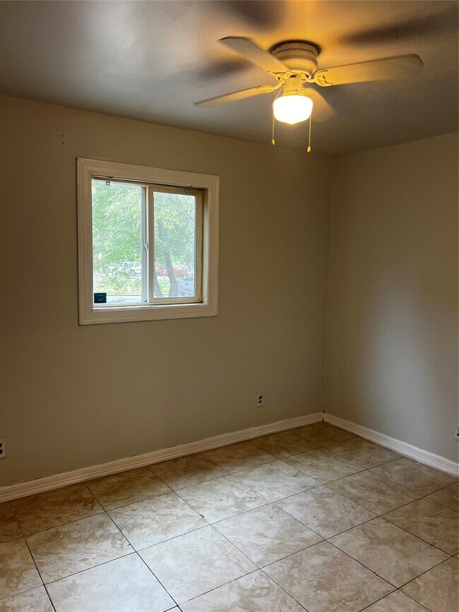 Building Photo - 5924 Morningdale St