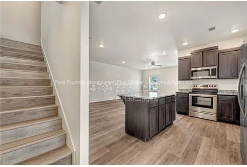 Building Photo - 798 S Benchmark Ln