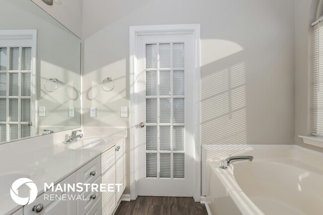 Building Photo - 1003 Montrose Dr