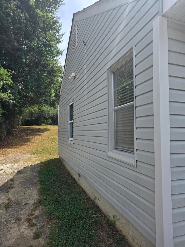 Building Photo - 3166 Winslow Rd