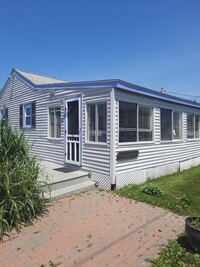 Building Photo - 2 MacArthur Ln