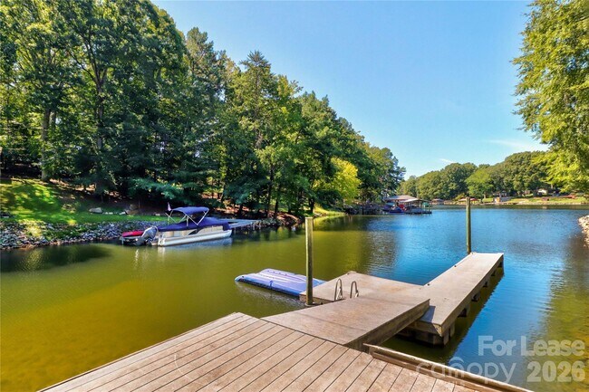 Building Photo - 111 Farmington Ln