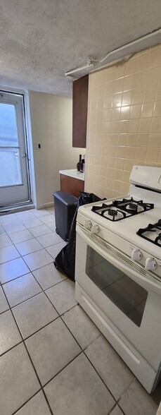 Primary Photo - 204 Adams St