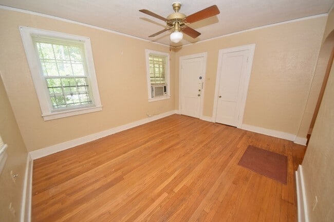 Building Photo - 1 bed, 1 bath unit in Vollintine Evergreen Historic District near Rhodes College.