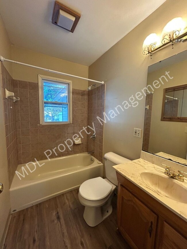 Building Photo - Charming 3 bedroom home available now!