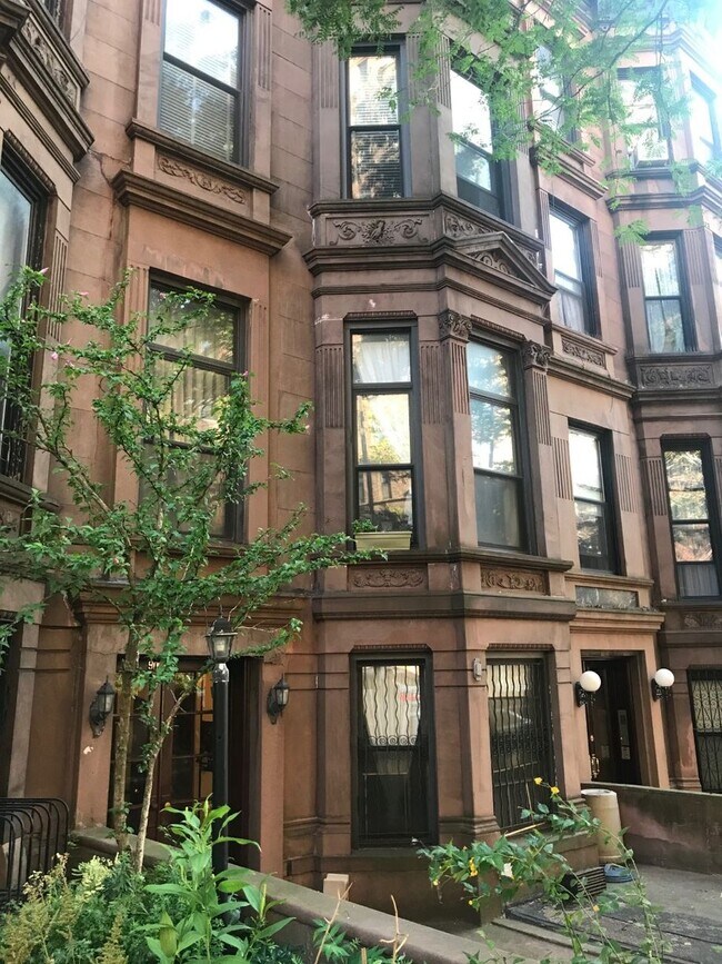 Building Photo - 900 Union St