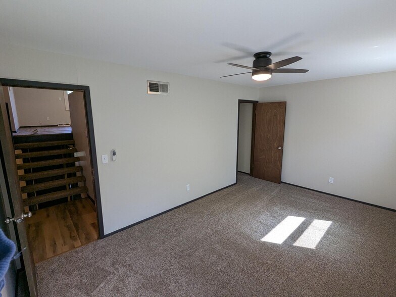 Building Photo - 645 Easton Pky