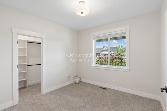 Building Photo - Stunning 3 BD, 2 BA Salem Home with Elegant Finishes!