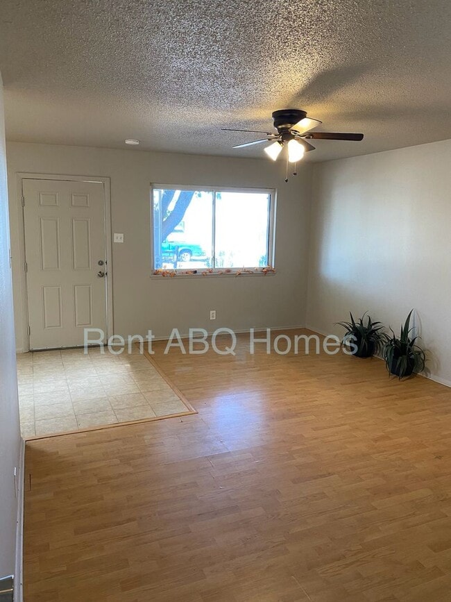 Building Photo - 3 Bed, 2 Bath Family Home in Highland School District