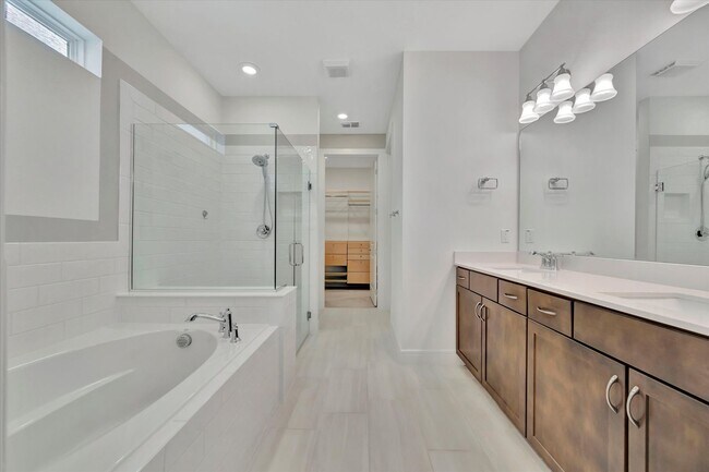 Building Photo - Del Webb Bayview Home, Active 55+ Communit...