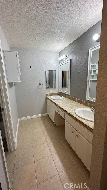 Building Photo - 3 Shadow Hill Ln