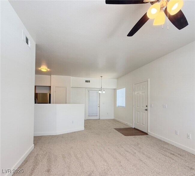 Building Photo - 3400 Cabana Dr