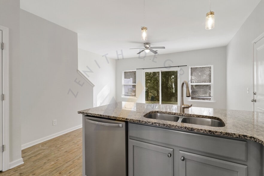 Building Photo - 206 Plumgrass Way