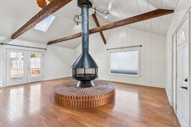 Building Photo - Home for rent with large backyard! 2306 Plum St