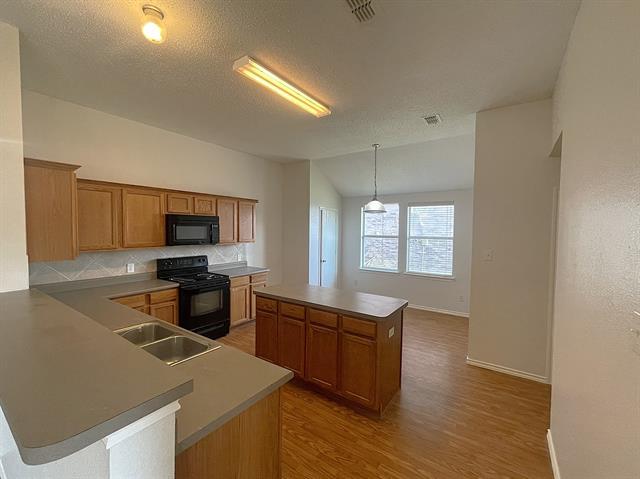 Building Photo - 1616 Logan Dr