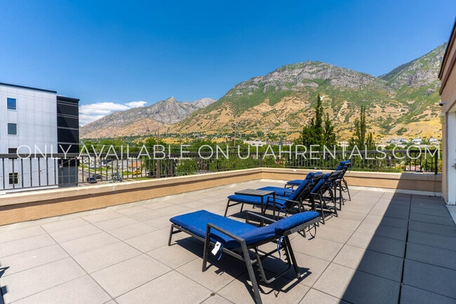 Building Photo - 892 E 700 N