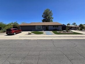 Building Photo - Beautiful EAST SIDE 4bd/2ba home with Huge Backyard!!!