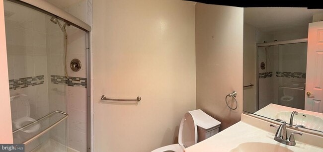 Building Photo - 300 Drummers Ln