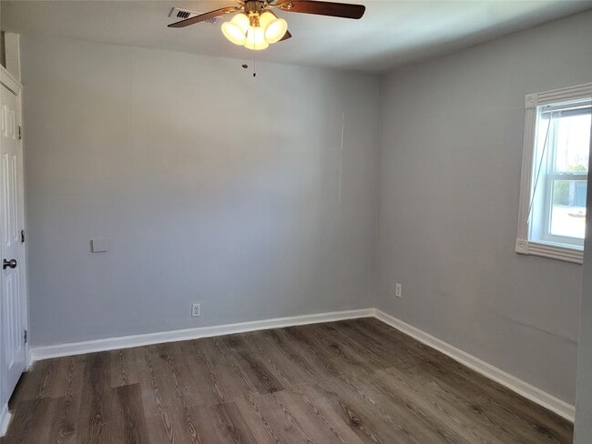 Building Photo - 403 S Blackwell St