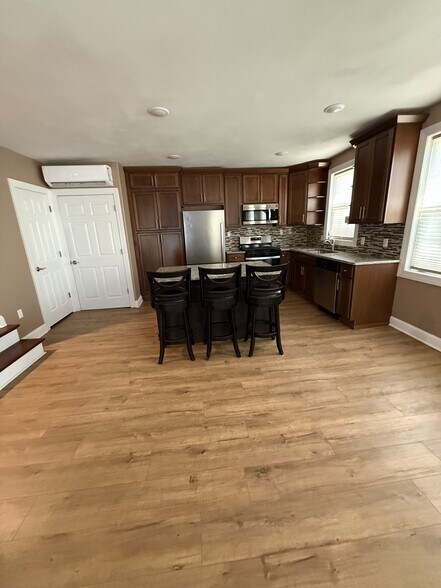 Building Photo - 3206 East Ave