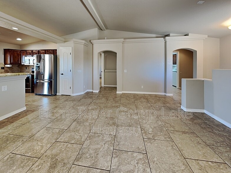Building Photo - 3737 Tahitian Dr