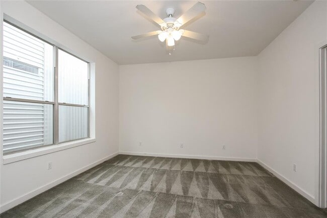 Building Photo - 319 Sydnor St