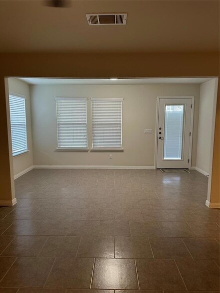 Building Photo - 410 Holiday Creek Ln