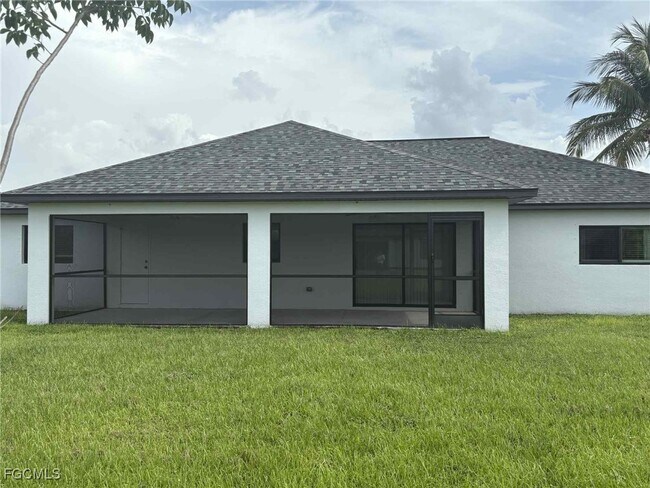 Building Photo - 309 SE 19th Ln