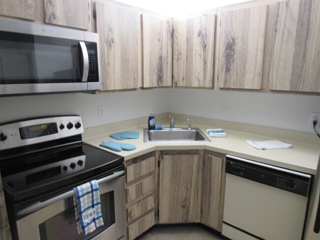 Building Photo - 603 Sea Pine Way