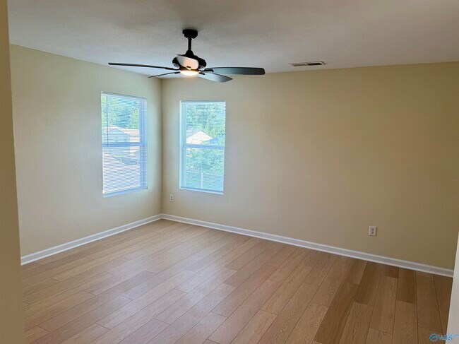 Building Photo - 226 Dormont Dr NE