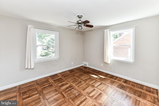 Building Photo - 3208 9th St S