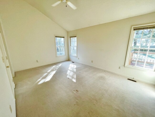 Building Photo - 3 Bed 2.5 Bath Beautiful Home Located North West Greensboro!