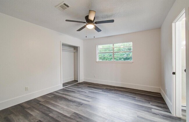 Building Photo - 607 Jeb Stuart Ln