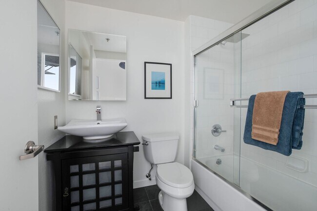 Building Photo - Stunning Two Bedroom Condo in Prime Neighborhood - Please Contact for Showing Availability!