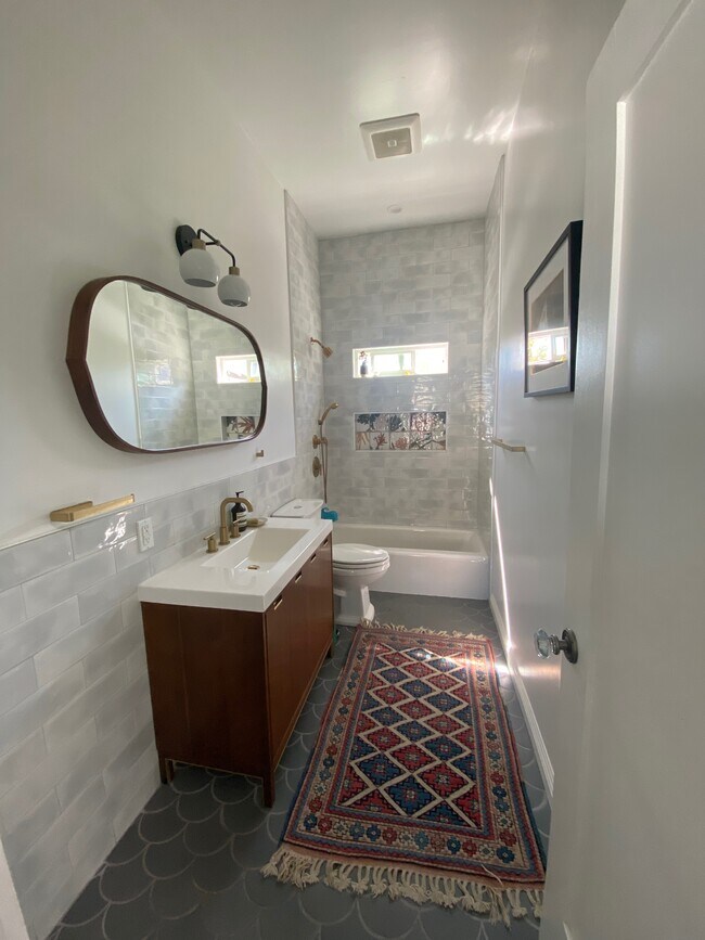 Building Photo - 310 Newland St