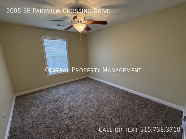 Building Photo - 2005 SE Parkview Crossing Dr