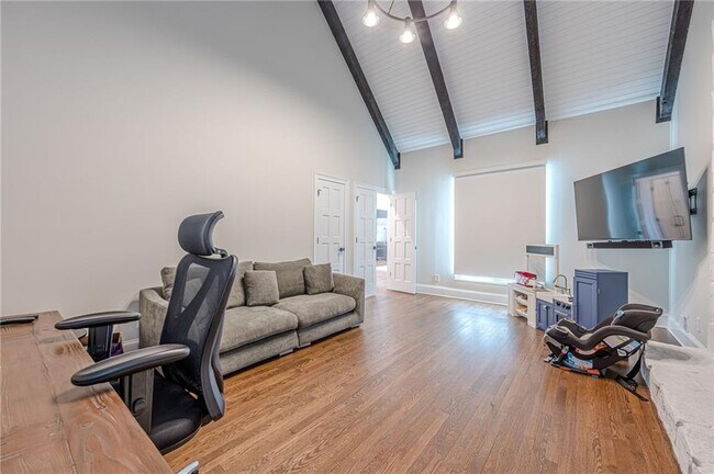 Building Photo - 4562 Columns Dr SE